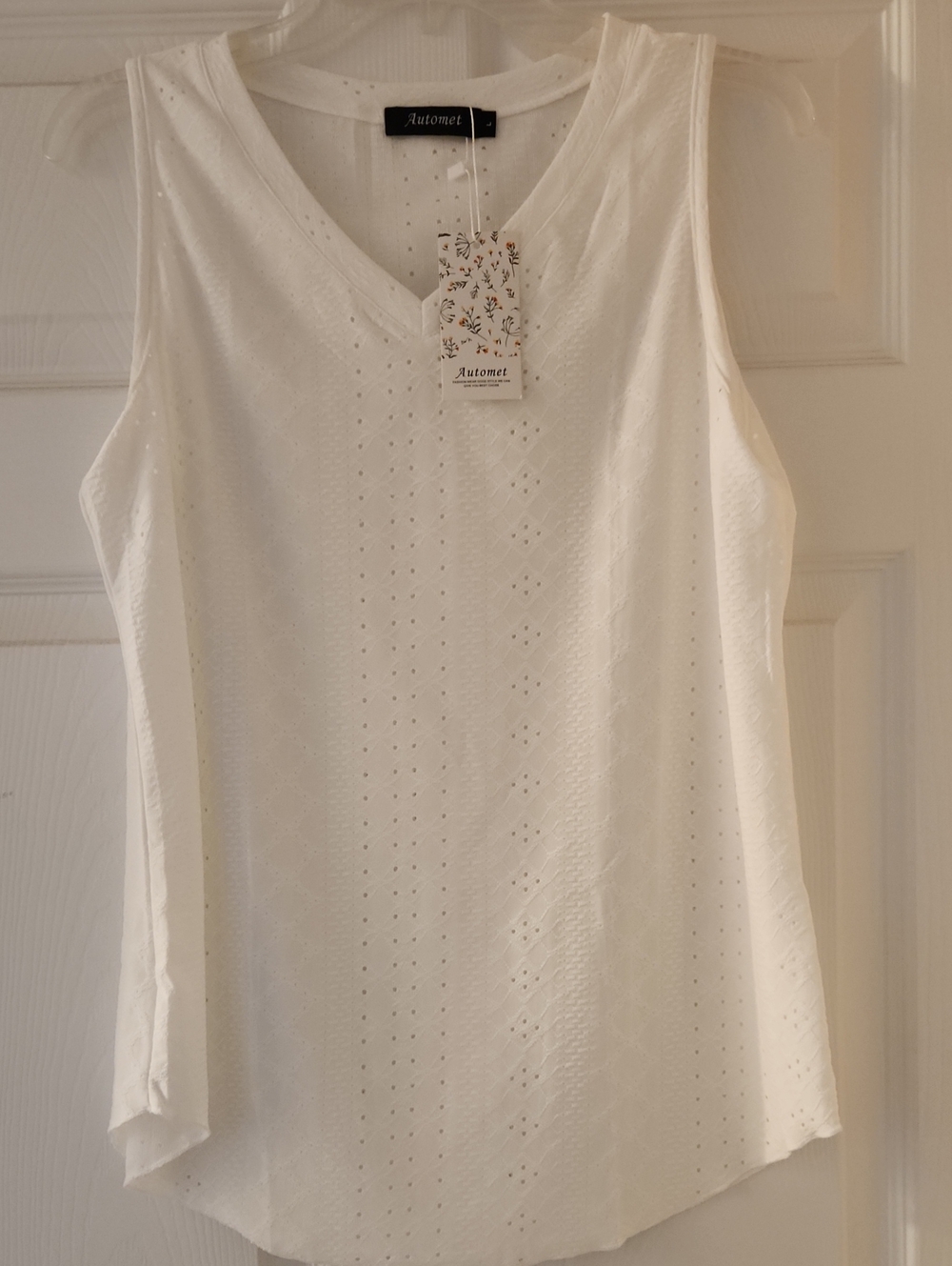 Automet White V-Neck Sleeveless Eyelet Tank